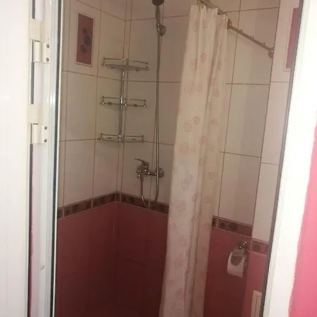 Младост Daire *